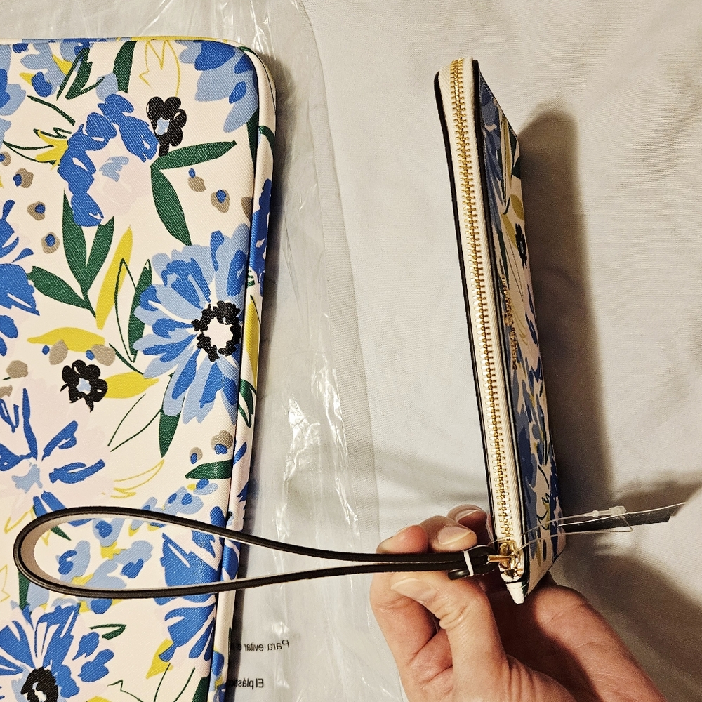Kate Spade Wristlet OR Laptop/Tablet Sleeve, NWT - Picture 7 of 16